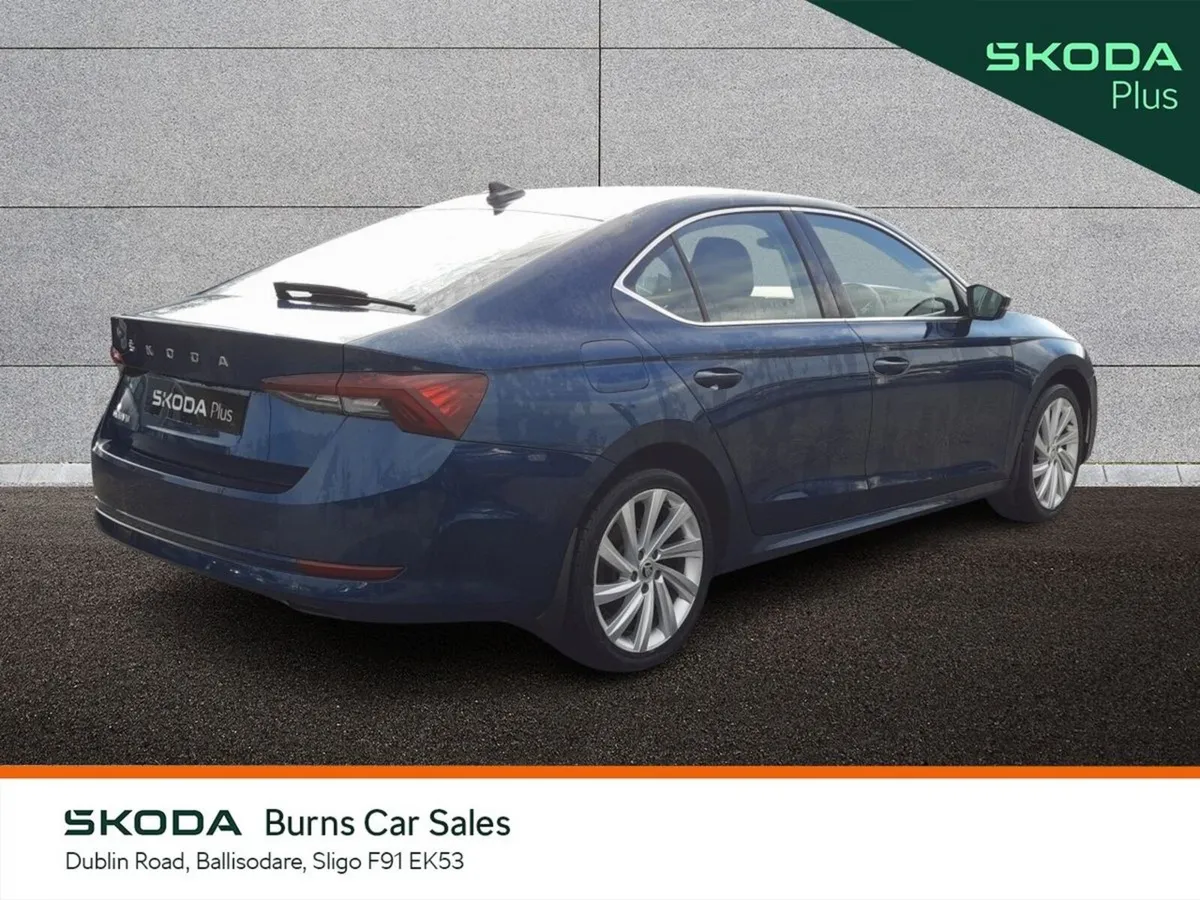 Skoda Octavia Saloon, Diesel, 2023, Blue