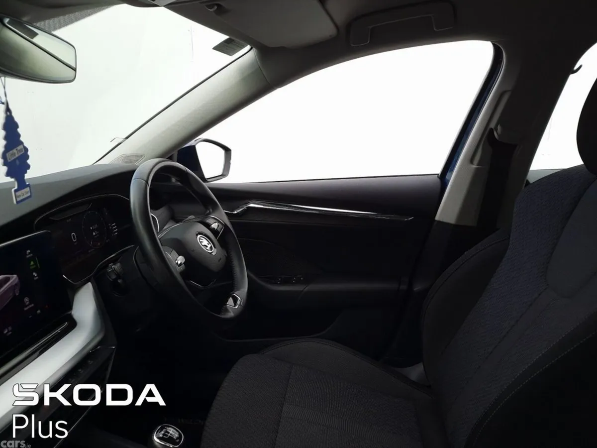 Skoda Octavia Saloon, Diesel, 2023, Blue