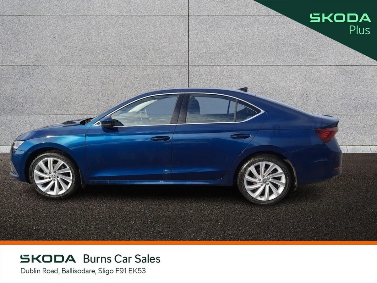 Skoda Octavia Saloon, Diesel, 2023, Blue