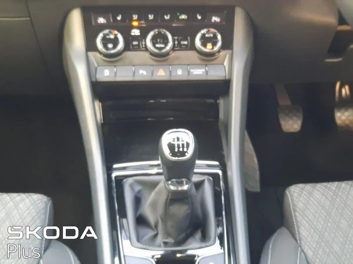 Skoda Karoq Estate, Petrol, 2023, Blue