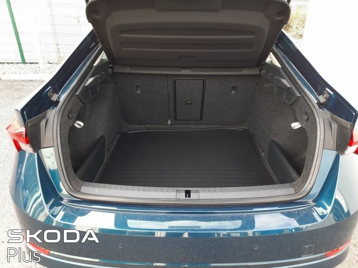 Skoda Octavia Saloon, Diesel, 2023, Blue