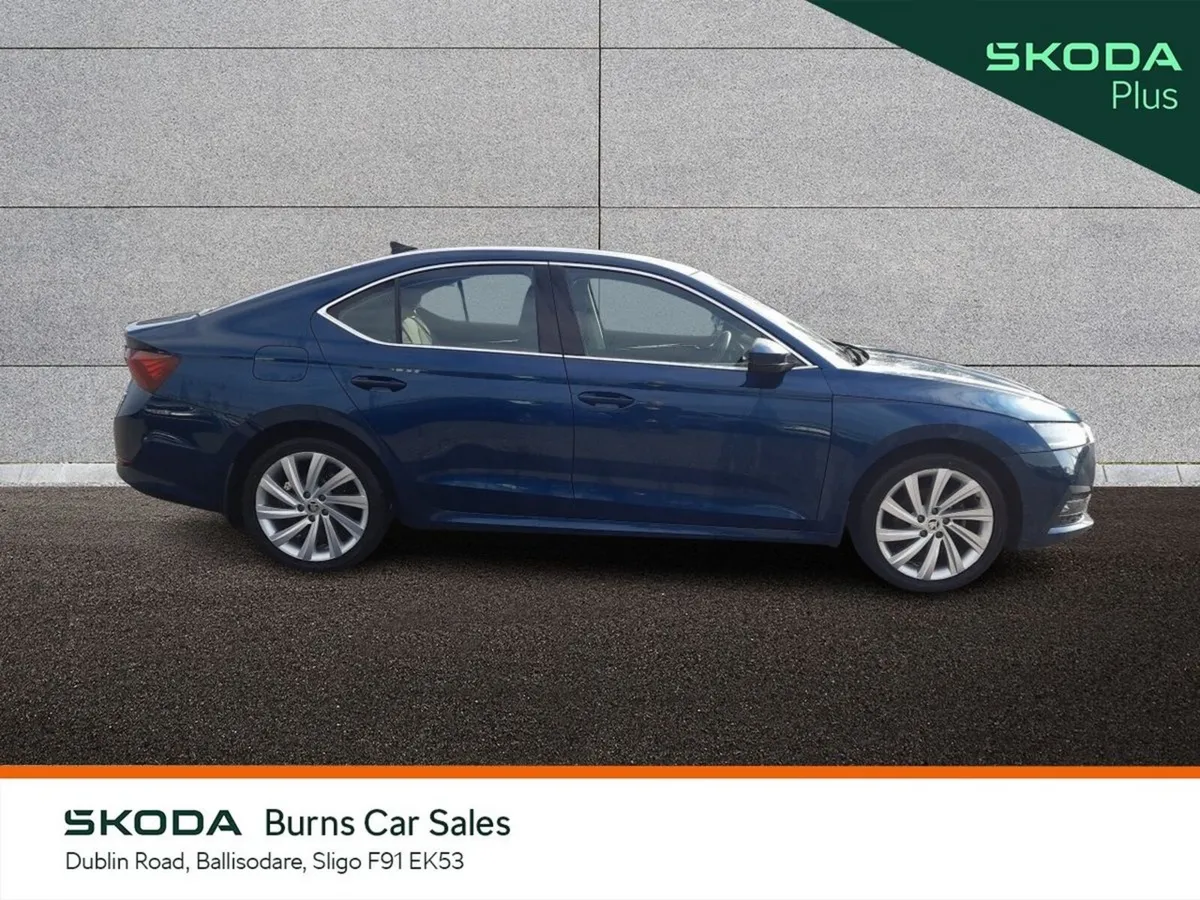 Skoda Octavia Saloon, Diesel, 2023, Blue