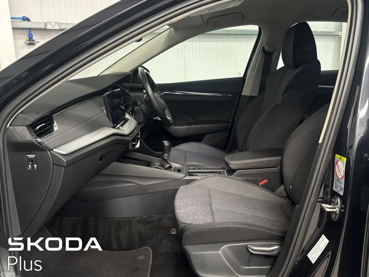 Skoda Octavia Saloon, Diesel, 2024, Black