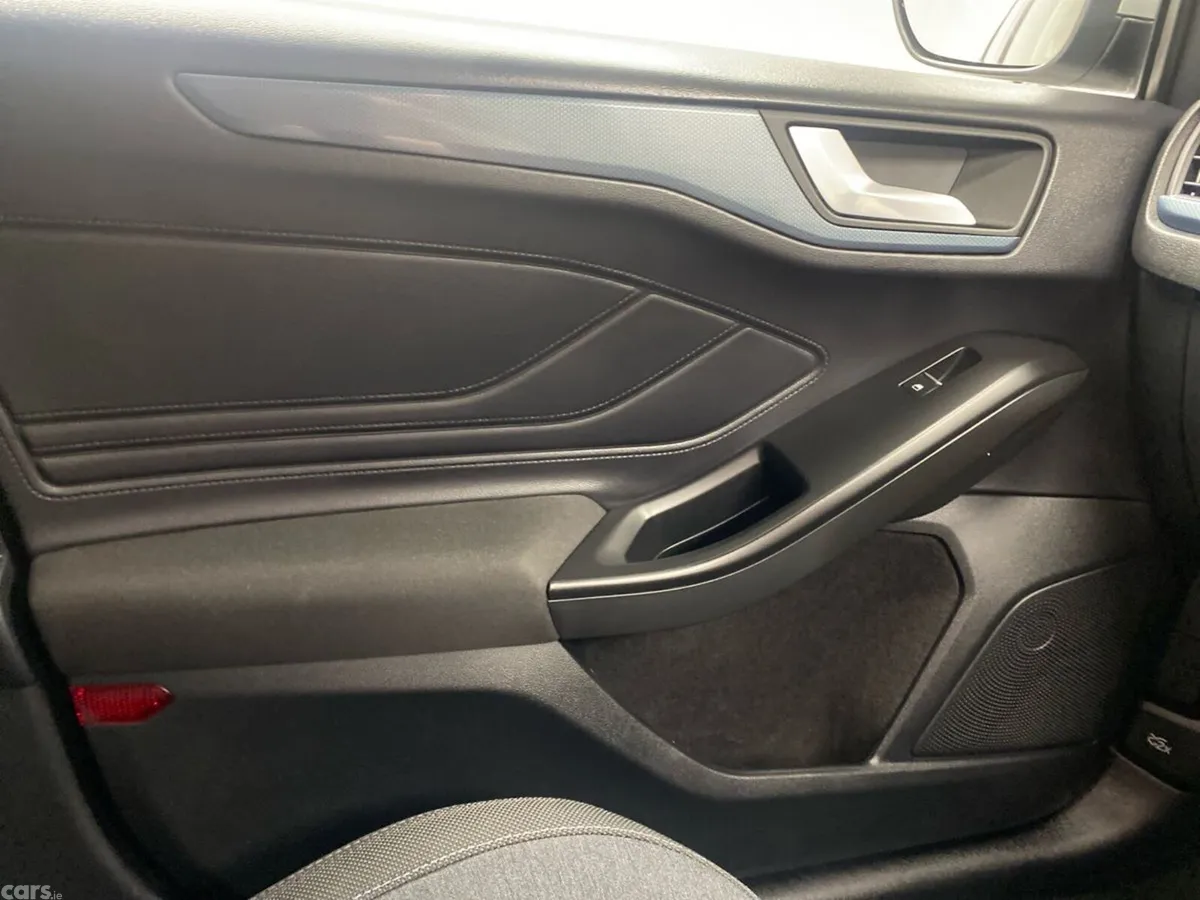 Ford Focus Hatchback, Petrol, 2023, Grey