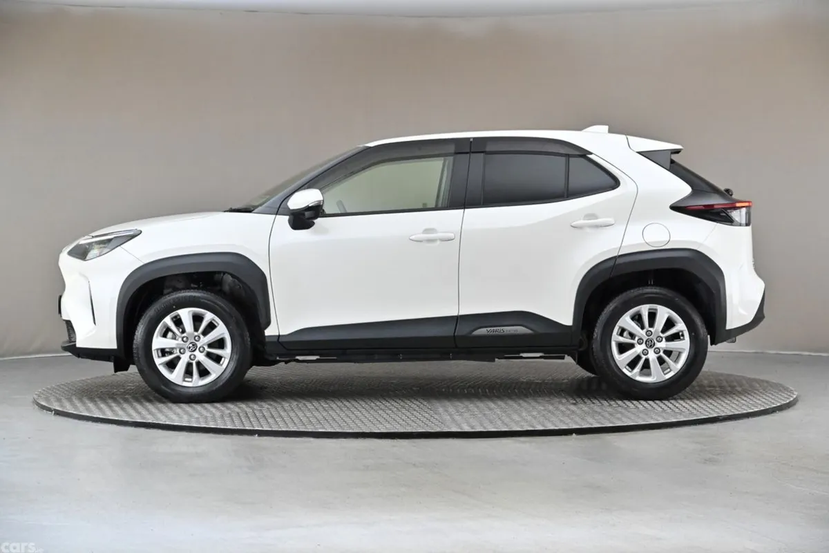 Toyota Yaris Cross SUV, Petrol Hybrid, 2022, White