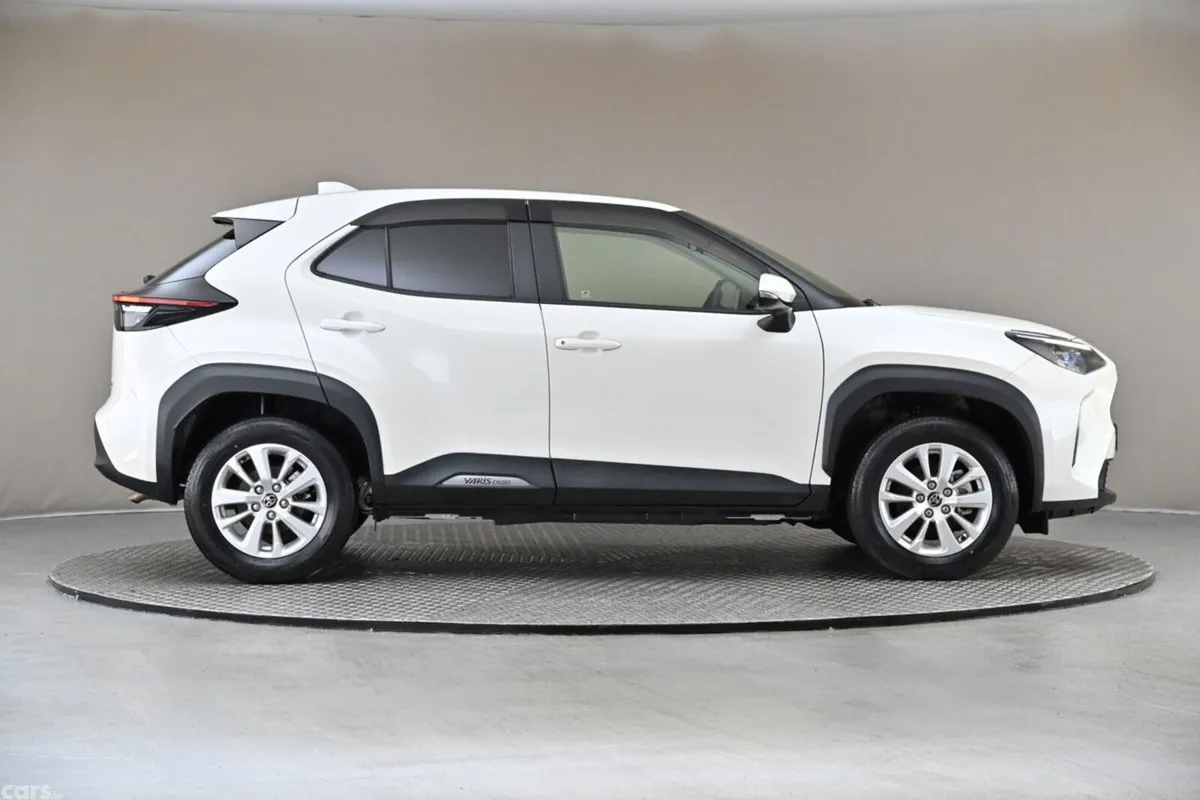 Toyota Yaris Cross SUV, Petrol Hybrid, 2022, White