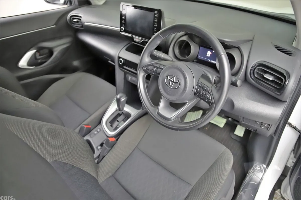Toyota Yaris Cross SUV, Petrol Hybrid, 2022, White