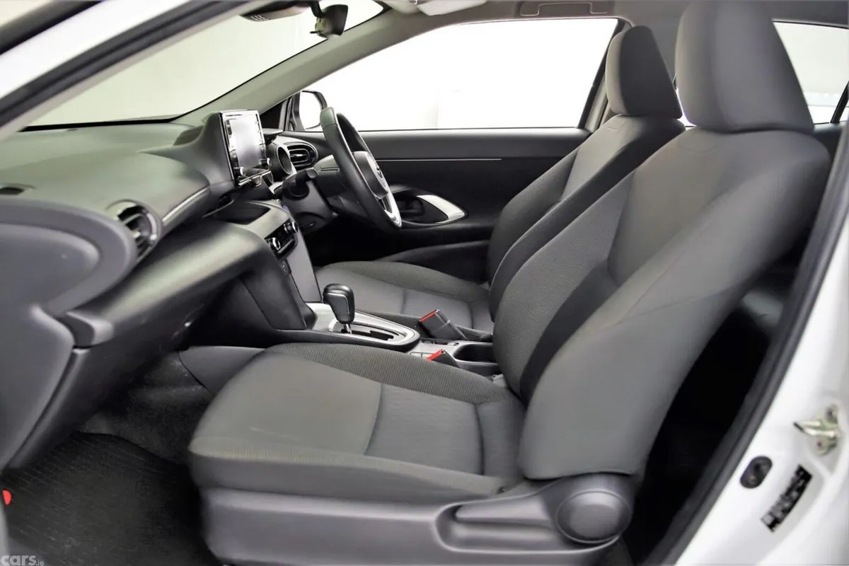 Toyota Yaris Cross SUV, Petrol Hybrid, 2022, White