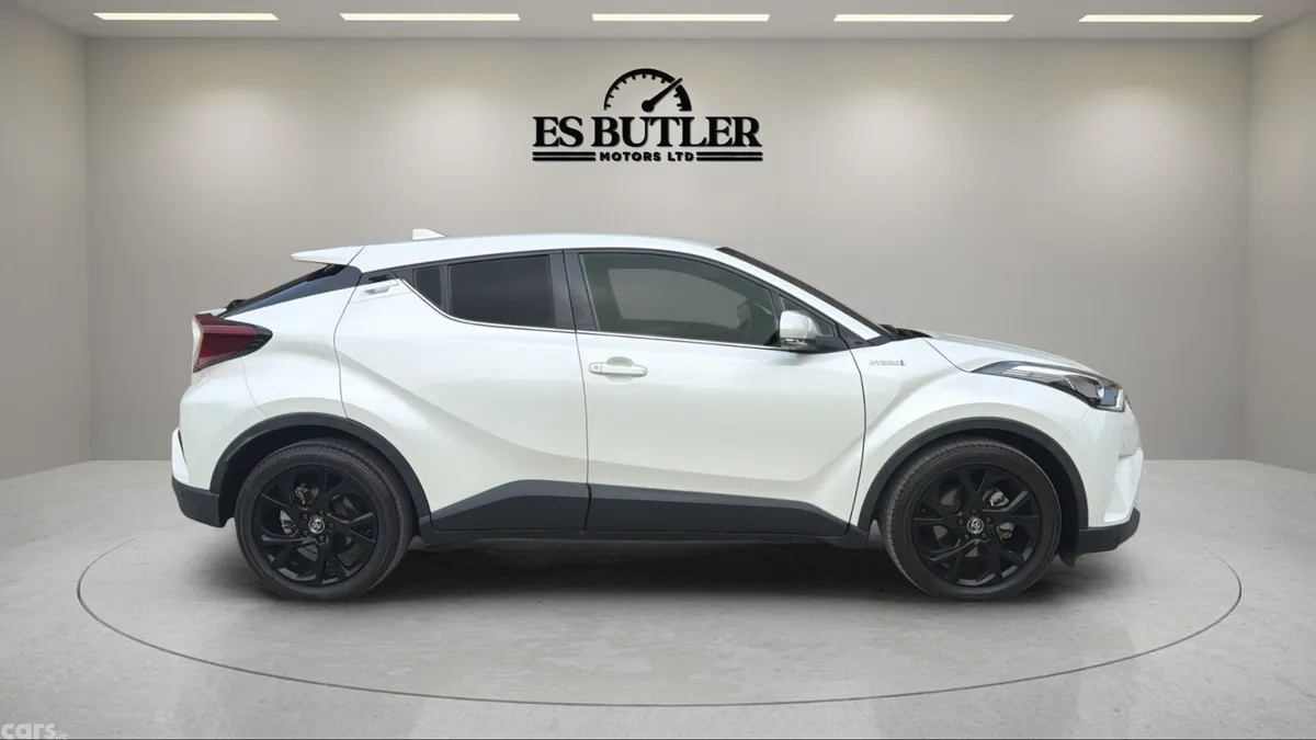 Toyota C-HR SUV, Petrol Hybrid, 2019, White