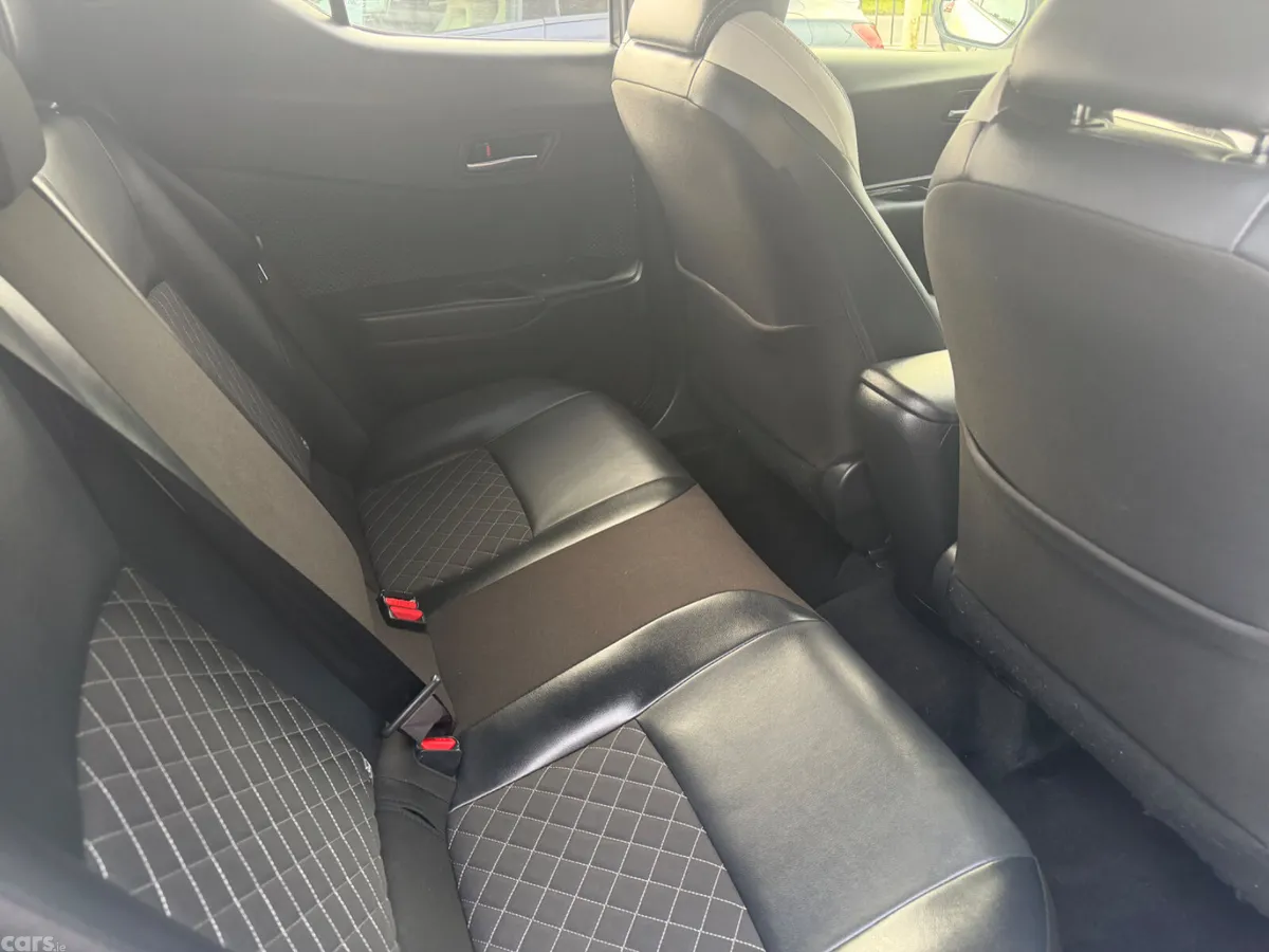 Toyota C-HR SUV, Petrol Hybrid, 2019, White