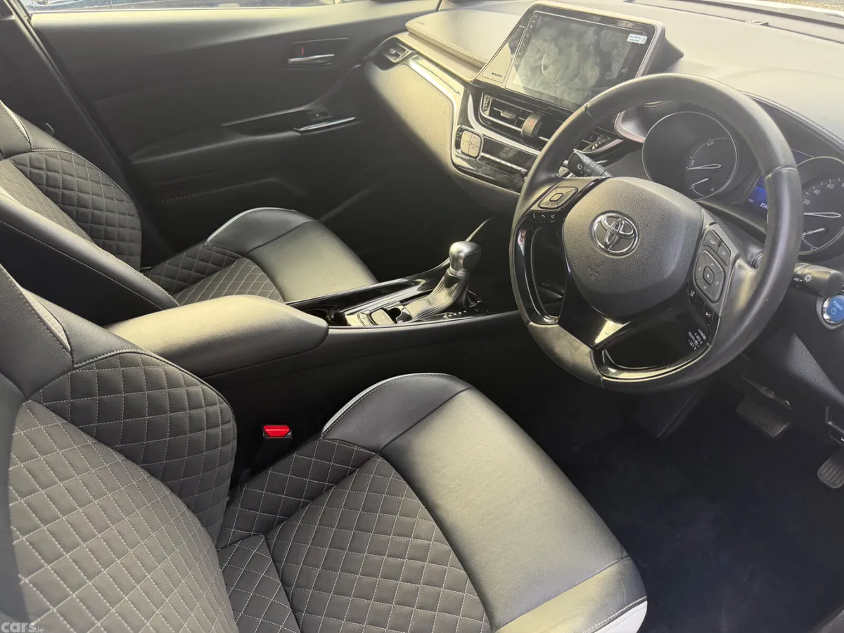 Toyota C-HR SUV, Petrol Hybrid, 2019, White