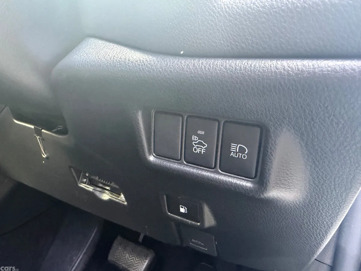 Toyota C-HR SUV, Petrol Hybrid, 2019, White