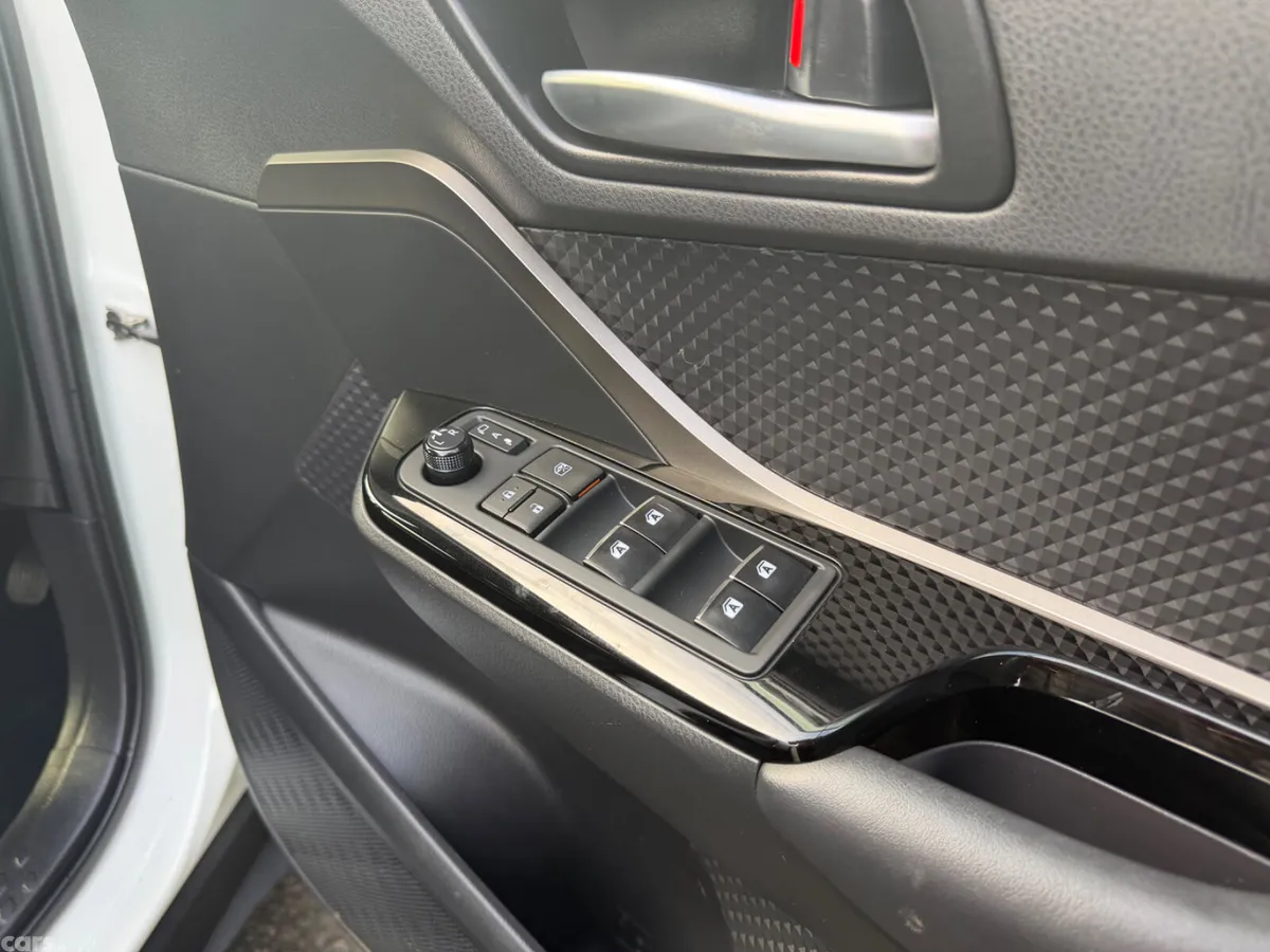 Toyota C-HR SUV, Petrol Hybrid, 2019, White