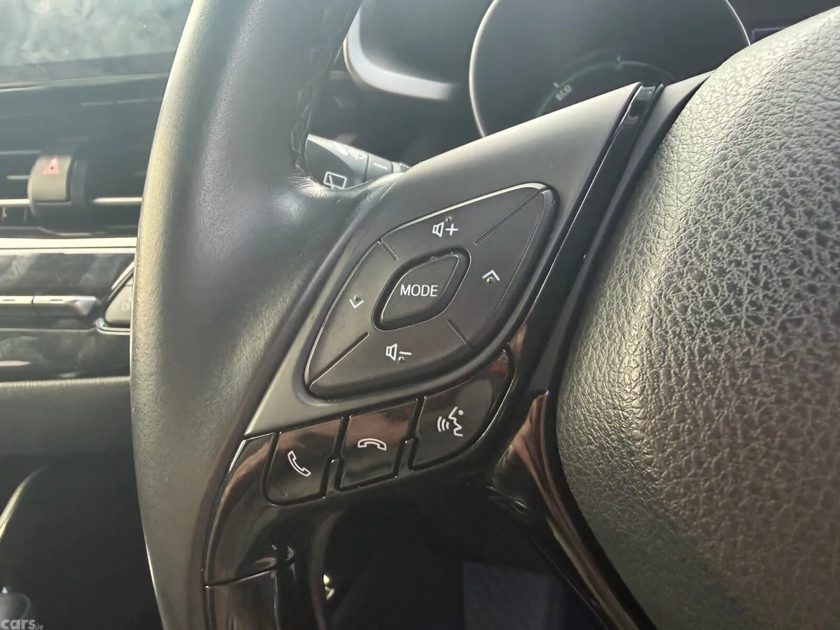 Toyota C-HR SUV, Petrol Hybrid, 2019, White