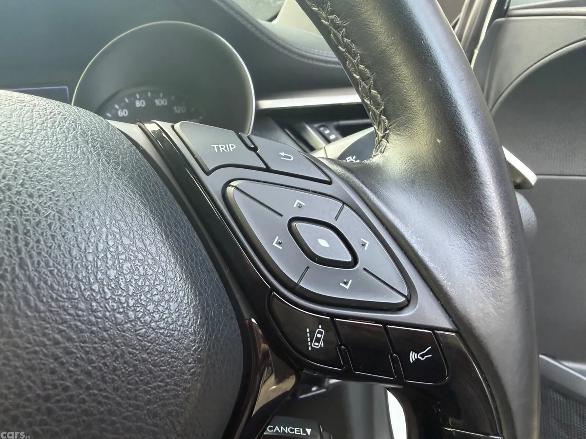 Toyota C-HR SUV, Petrol Hybrid, 2019, White