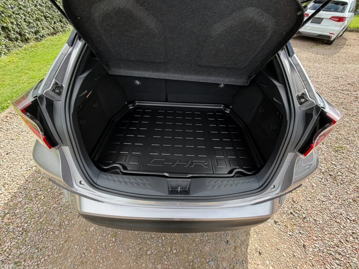 Toyota C-HR SUV, Petrol Hybrid, 2019, Silver