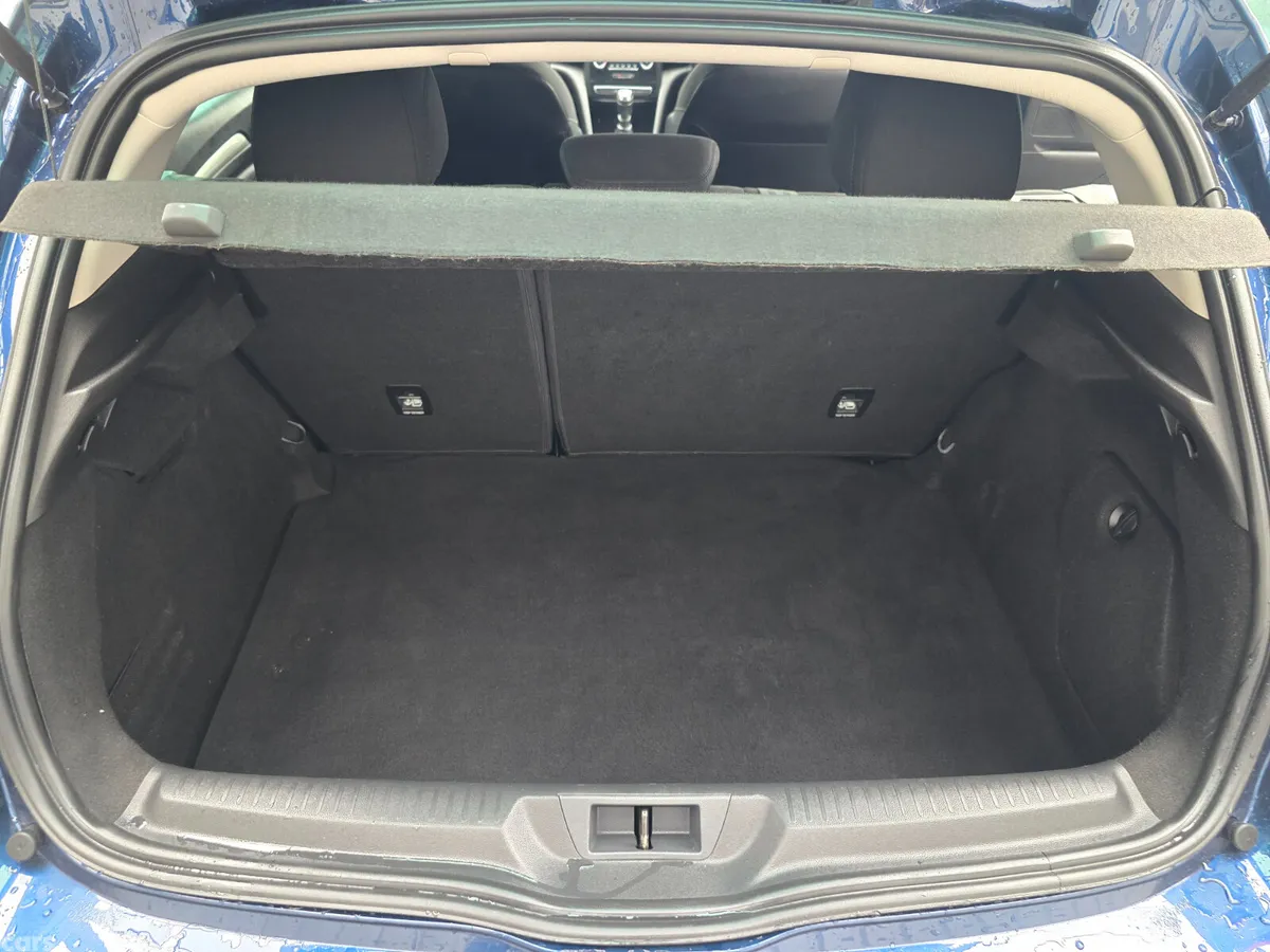 Renault Megane Hatchback, Diesel, 2019, Blue