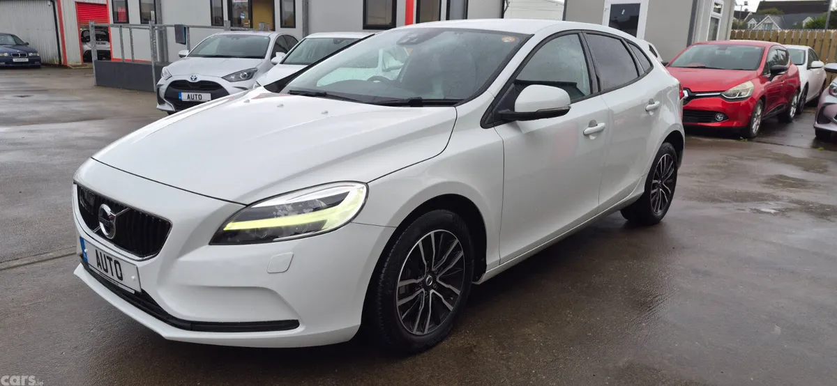 Volvo V40 Hatchback, Petrol, 2019, White