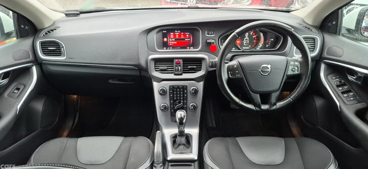 Volvo V40 Hatchback, Petrol, 2019, White