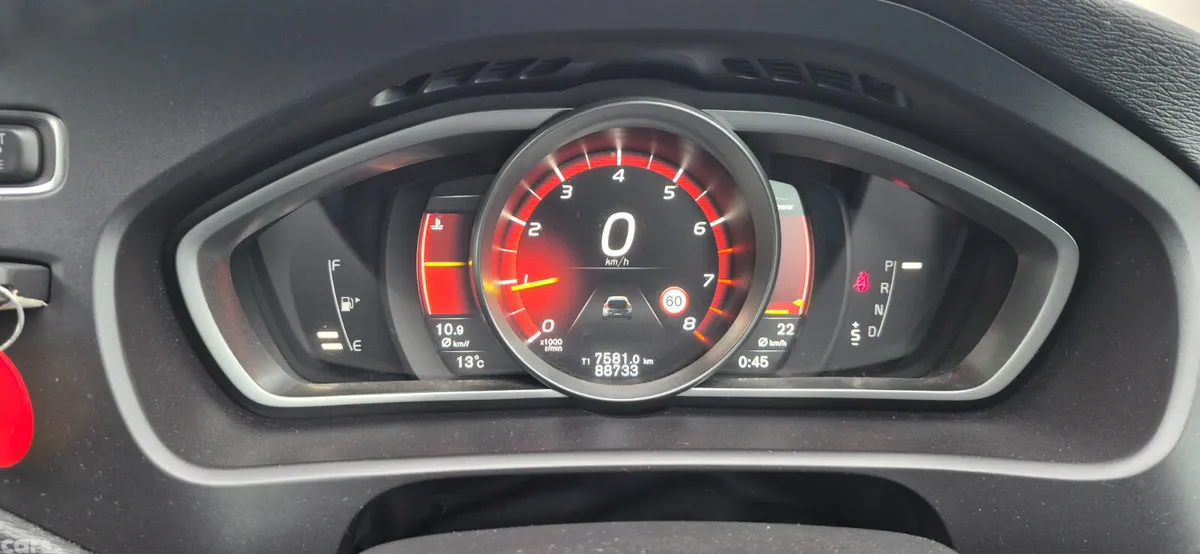 Volvo V40 Hatchback, Petrol, 2019, White