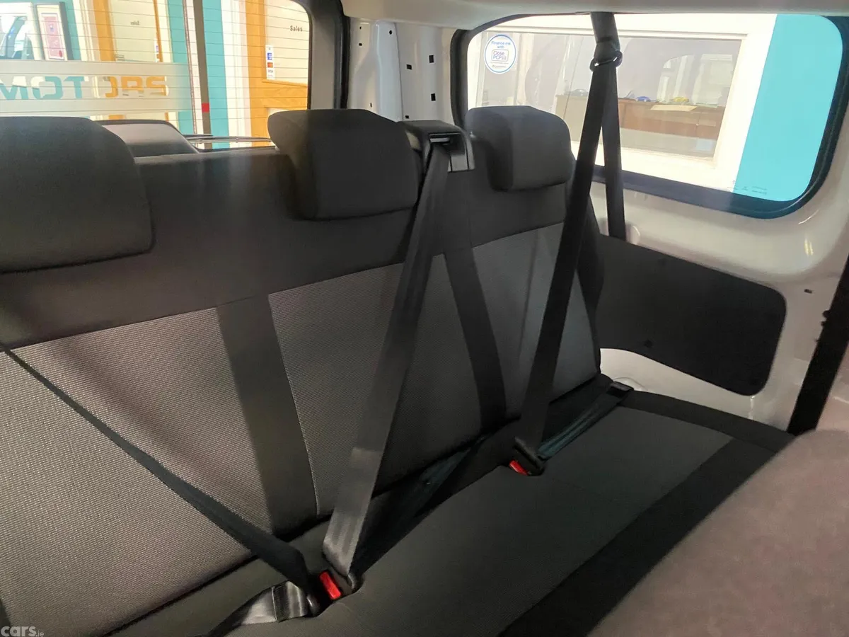 Vauxhall Vivaro MPV, Electric, 2023, White