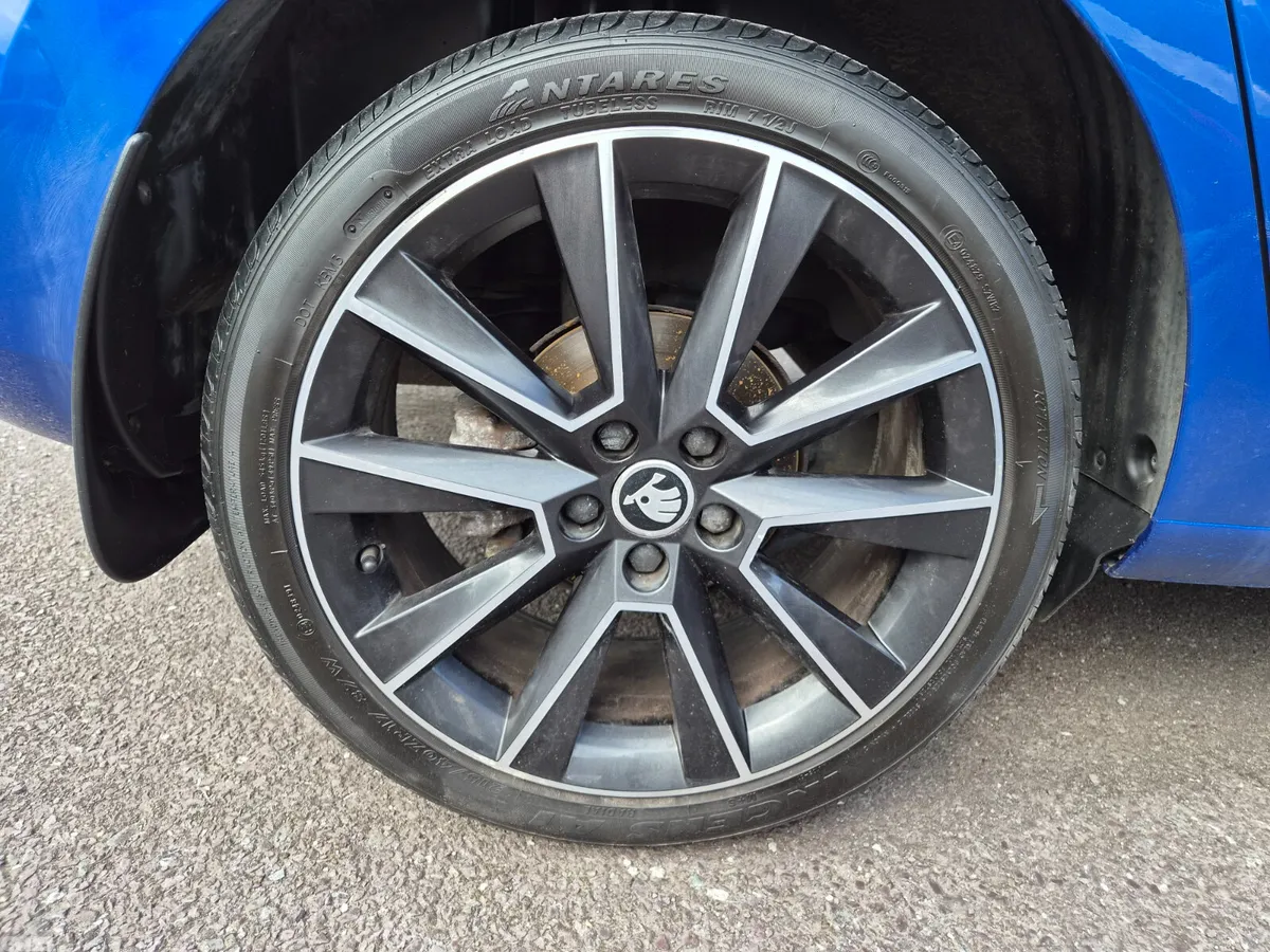 Skoda Rapid Hatchback, Petrol, 2018, Blue