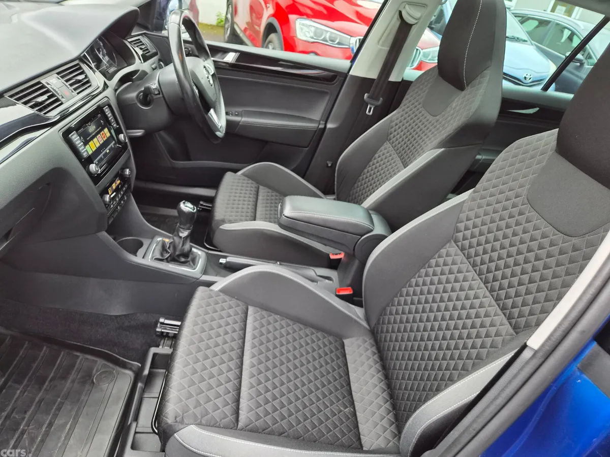 Skoda Rapid Hatchback, Petrol, 2018, Blue