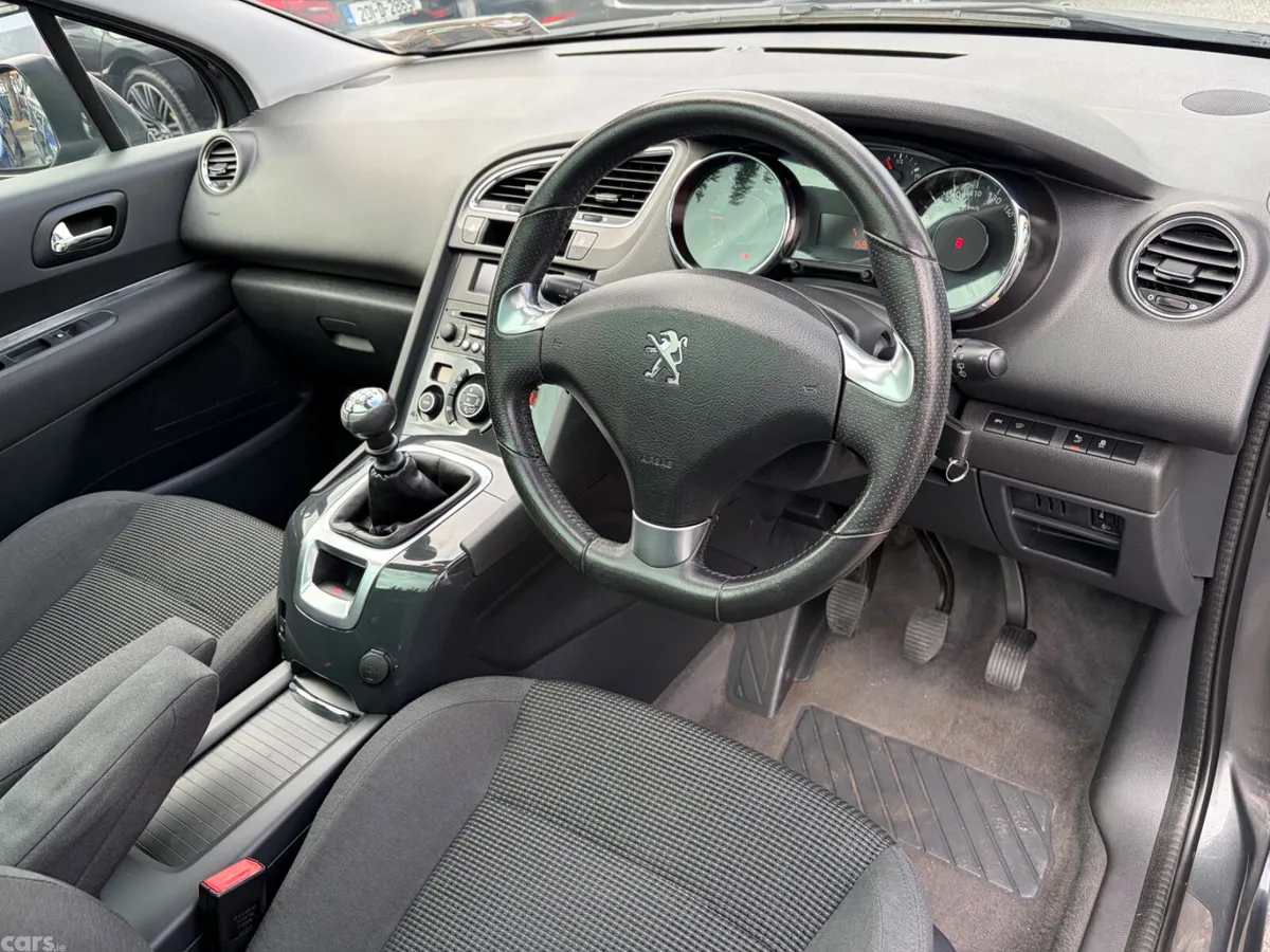 Peugeot 5008 MPV, Diesel, 2016, Grey