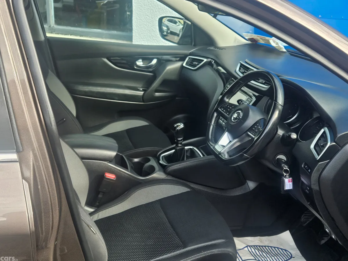 Nissan Qashqai MPV, Diesel, 2019, Brown