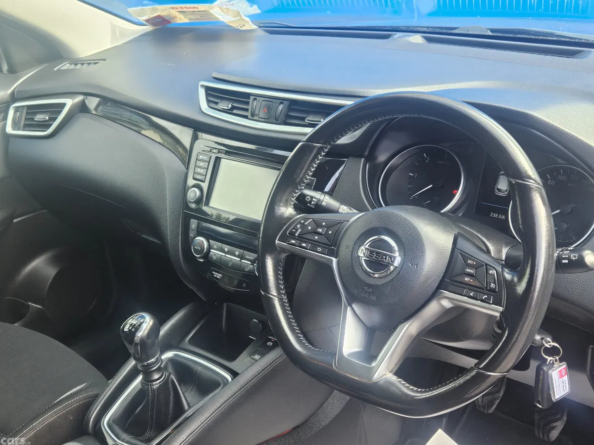 Nissan Qashqai MPV, Diesel, 2019, Brown
