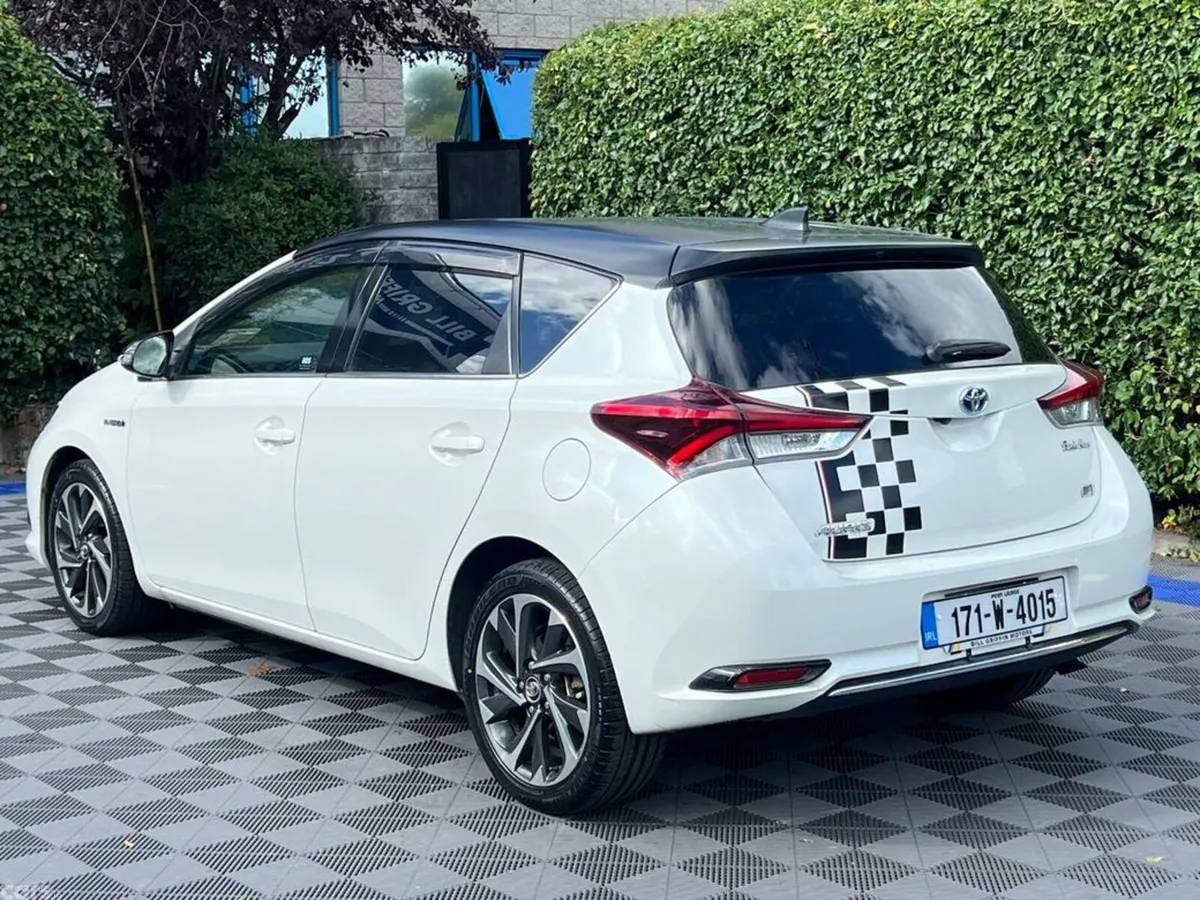 Toyota Auris Hatchback, Petrol Hybrid, 2017, White