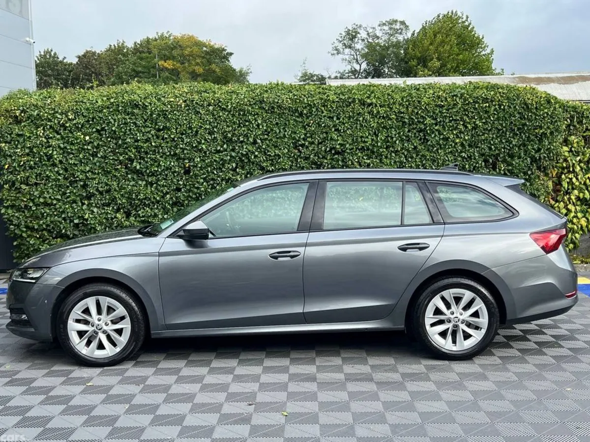 Skoda Octavia Estate, Diesel, 2023, Grey