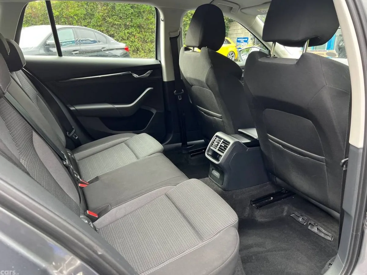 Skoda Octavia Estate, Diesel, 2023, Grey