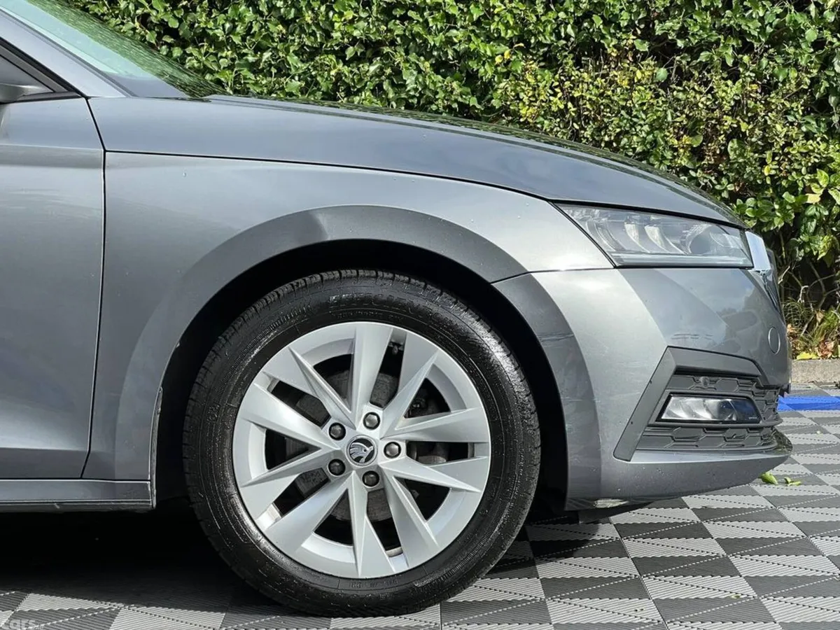 Skoda Octavia Estate, Diesel, 2023, Grey