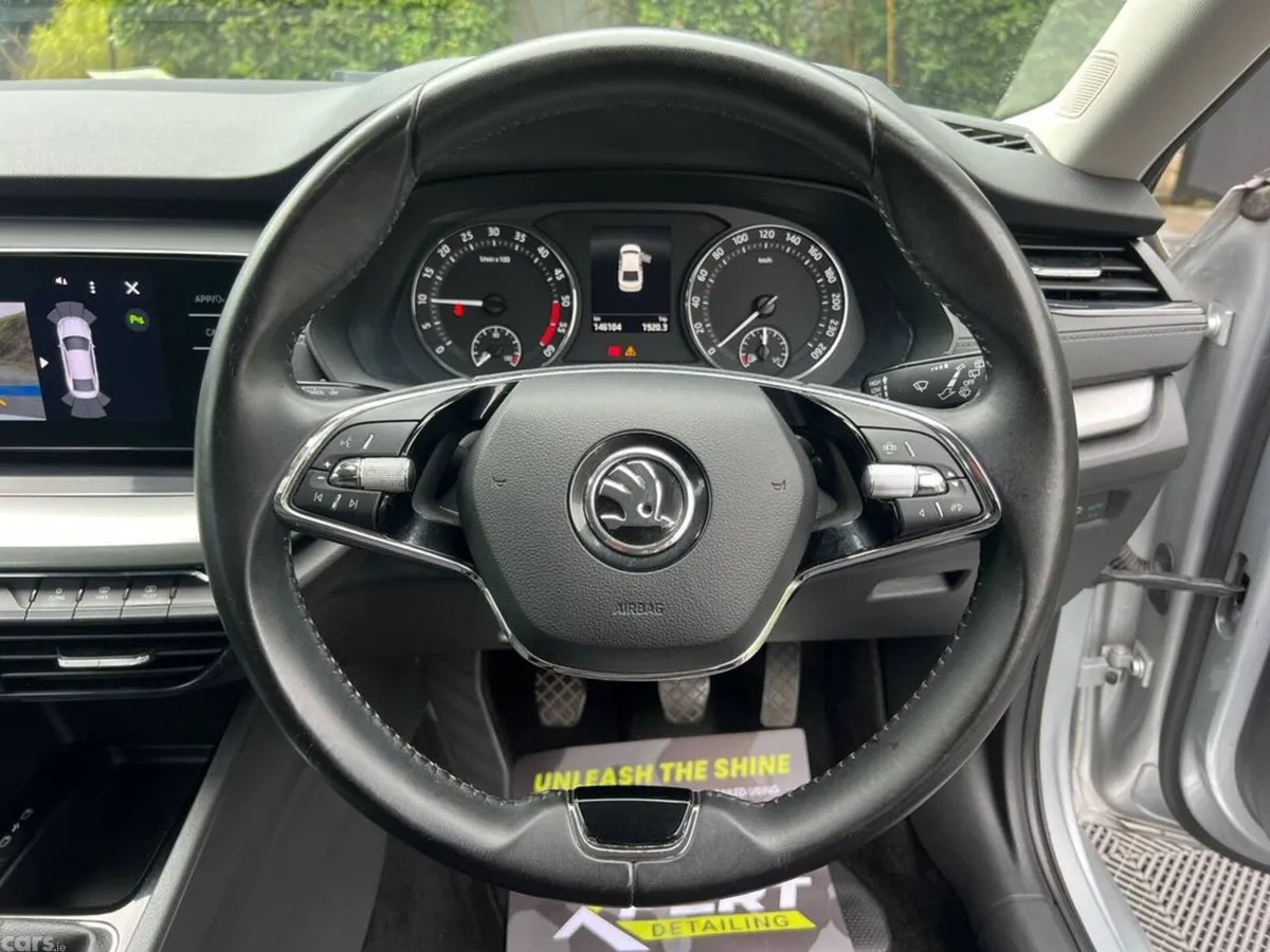 Skoda Octavia Saloon, Diesel, 2022, Grey