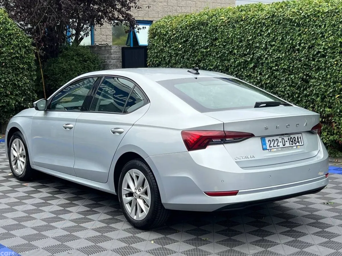 Skoda Octavia Saloon, Diesel, 2022, Grey