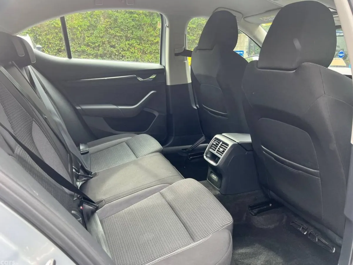 Skoda Octavia Saloon, Diesel, 2022, Grey