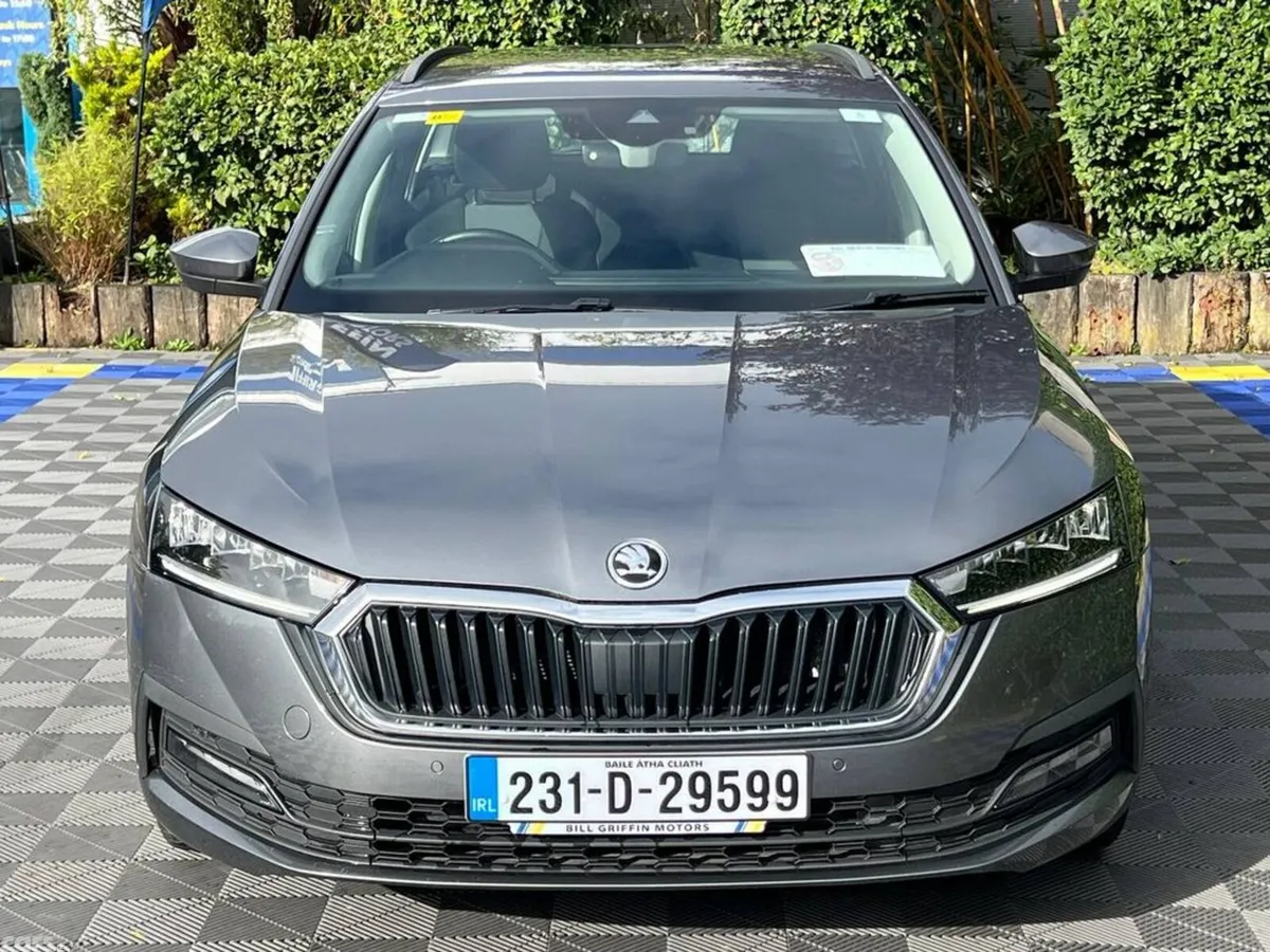 Skoda Octavia Estate, Diesel, 2023, Grey