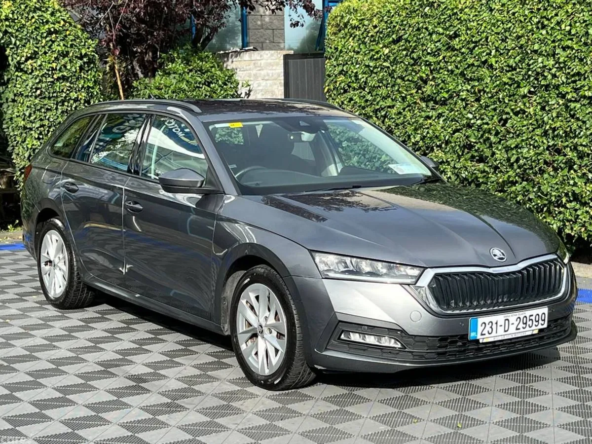 Skoda Octavia Estate, Diesel, 2023, Grey
