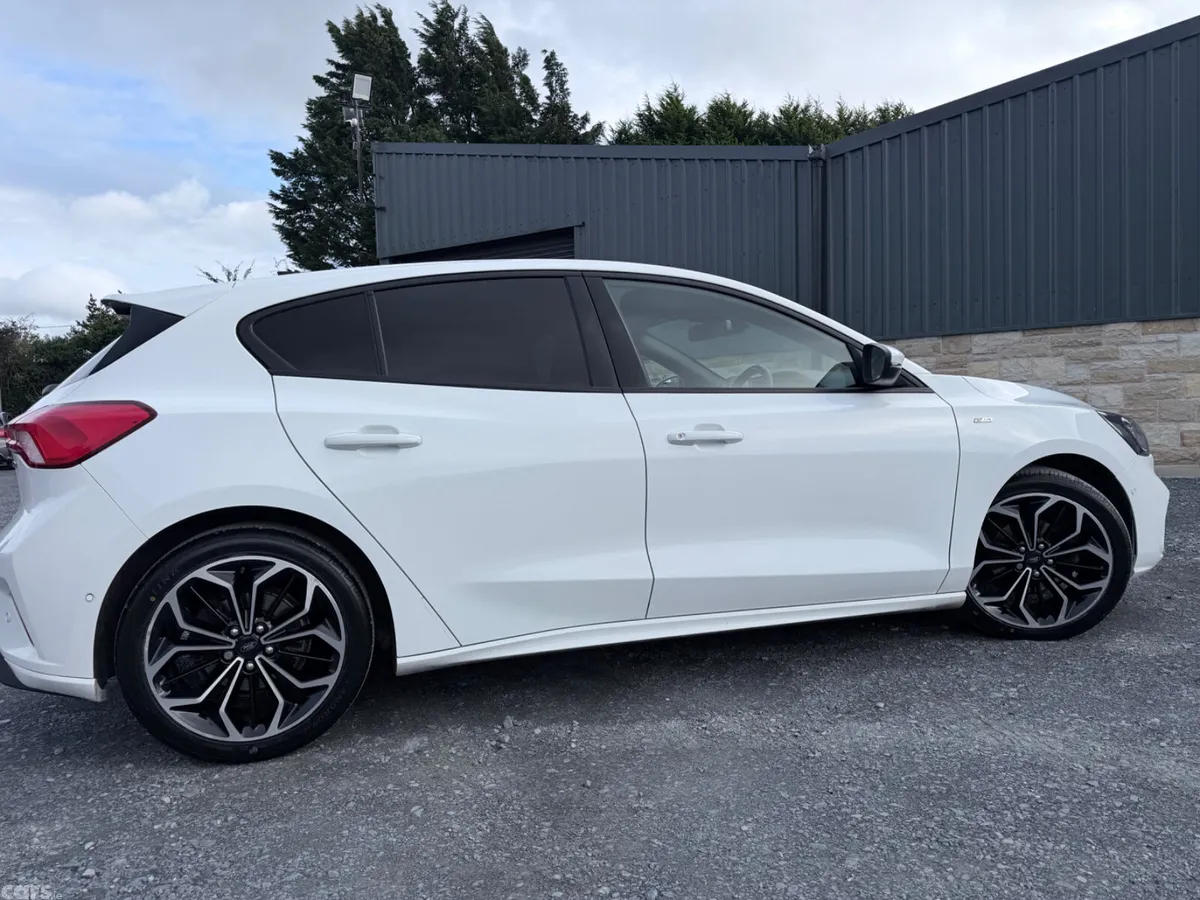 Ford Focus Hatchback, Petrol Hybrid, 2022, White