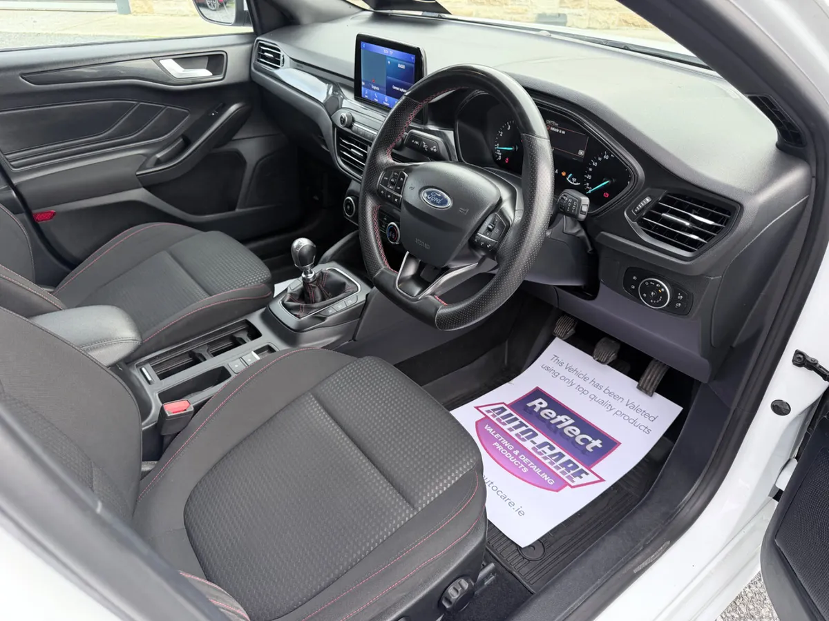 Ford Focus Hatchback, Petrol Hybrid, 2022, White