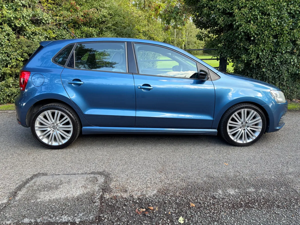 Volkswagen Polo Hatchback, Petrol, 2014, Blue