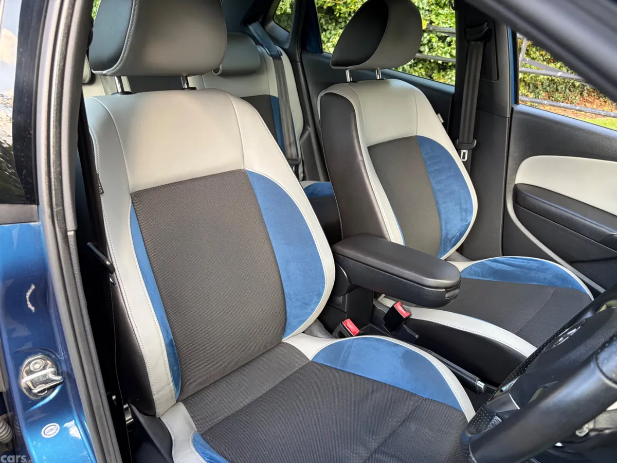 Volkswagen Polo Hatchback, Petrol, 2014, Blue