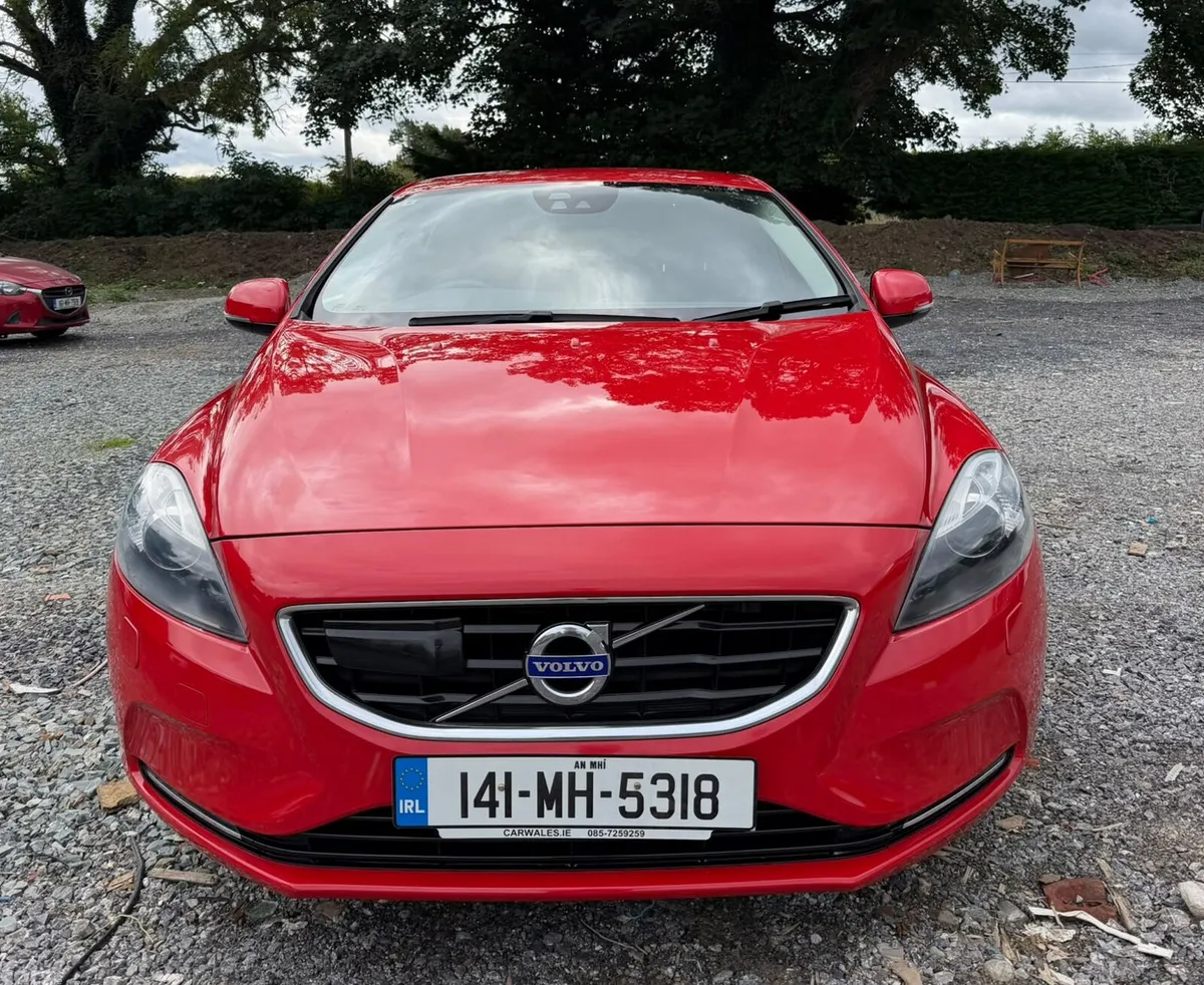 Volvo V40 Hatchback, Petrol, 2014, Red