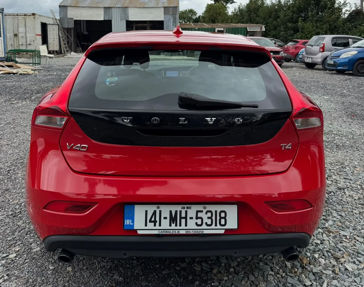Volvo V40 Hatchback, Petrol, 2014, Red