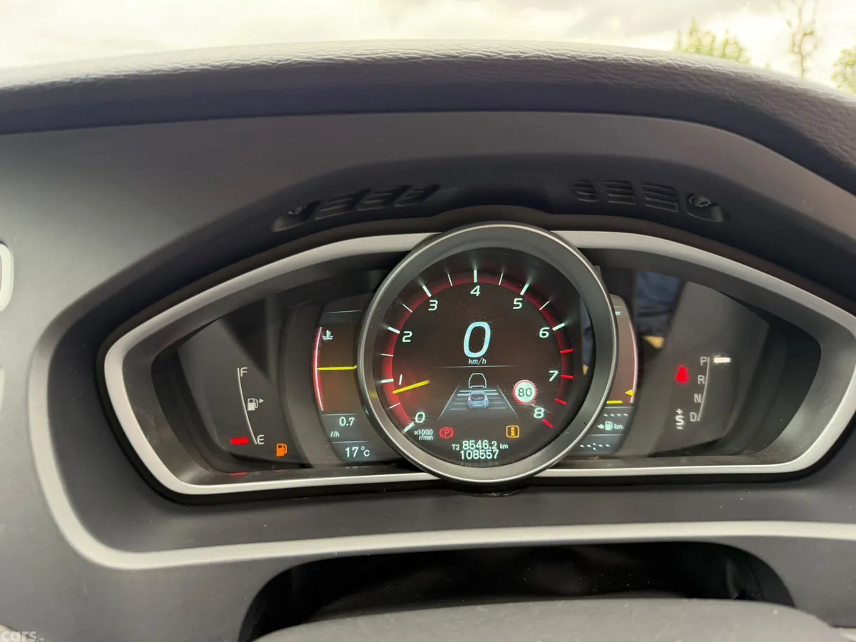 Volvo V40 Hatchback, Petrol, 2014, Red