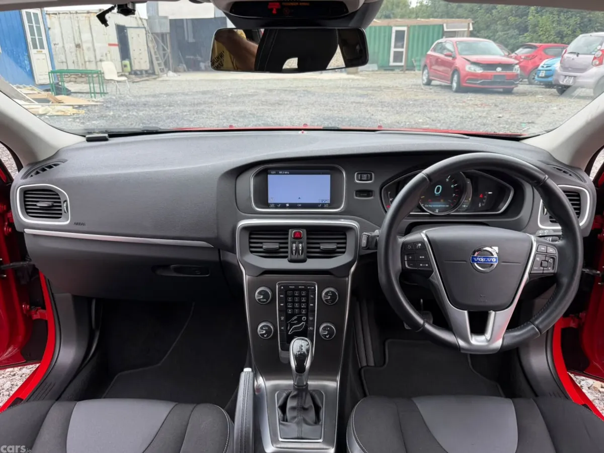 Volvo V40 Hatchback, Petrol, 2014, Red