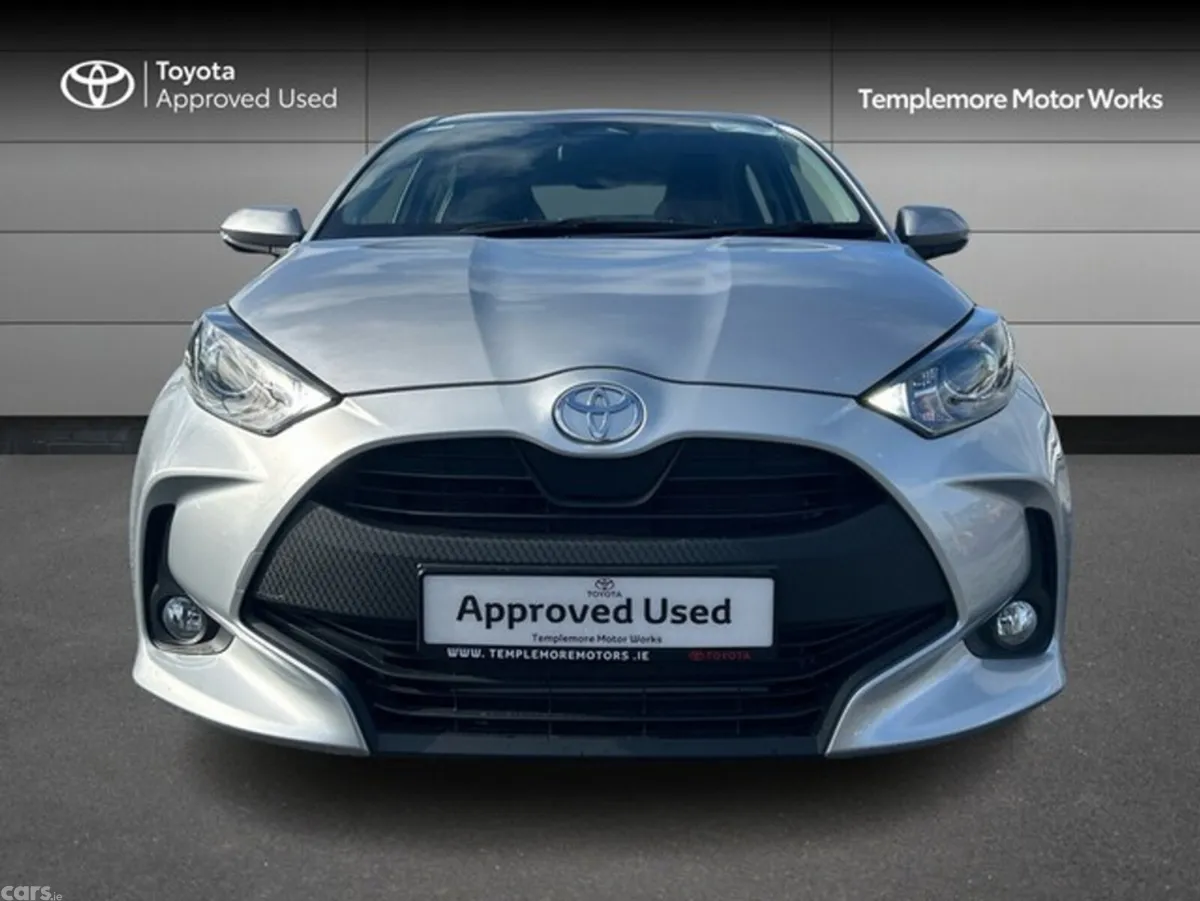 Toyota Yaris Hatchback, Petrol Hybrid, 2024, Silver