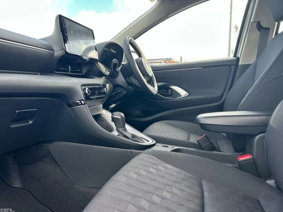 Toyota Yaris Hatchback, Petrol Hybrid, 2024, Silver