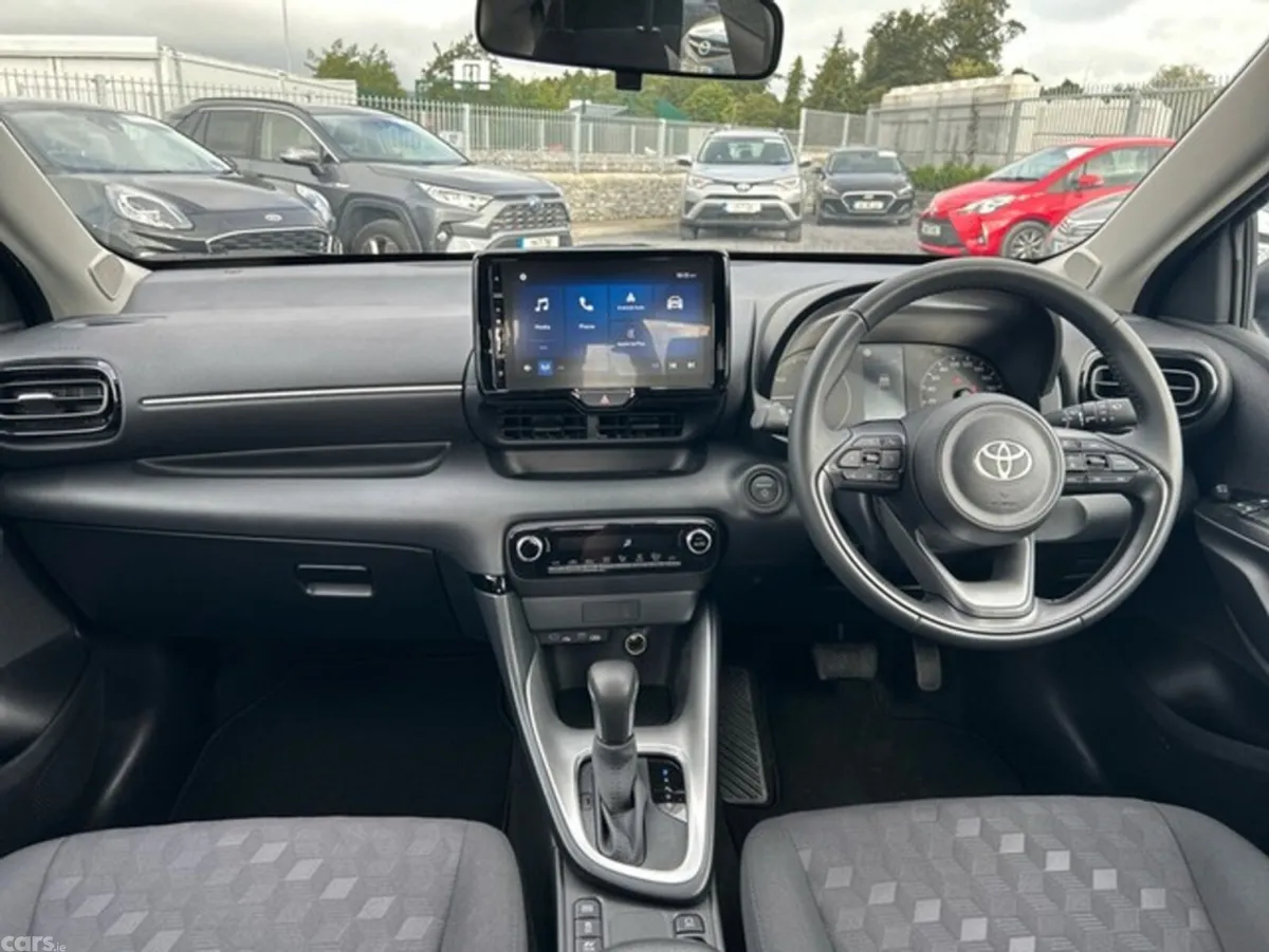 Toyota Yaris Hatchback, Petrol Hybrid, 2024, Silver